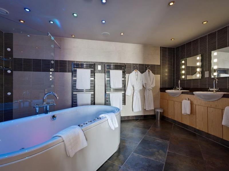 The Suites Hotel & Spa Knowsley - Liverpool By Compass Hospitality Ngoại thất bức ảnh